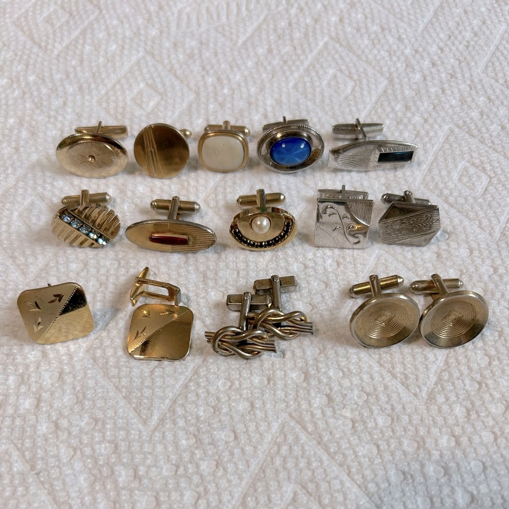 2 Pairs of Vintage Cufflinks, 10 Single Vintage Cufflinks & 1 Pair-1 Broken